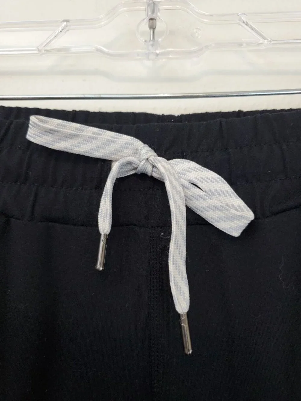 Vuori Performance Jogger in black, pull on with drawstring - Picture 4 of 12
